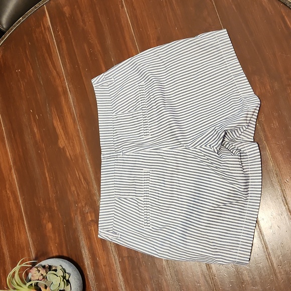 Old Navy Seersucker shorts (0729) - Picture 2 of 4